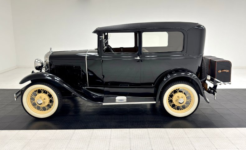 Ford-Model-a-1930-Black-Brown-1