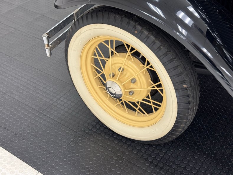 Ford-Model-a-1930-Black-Brown-11