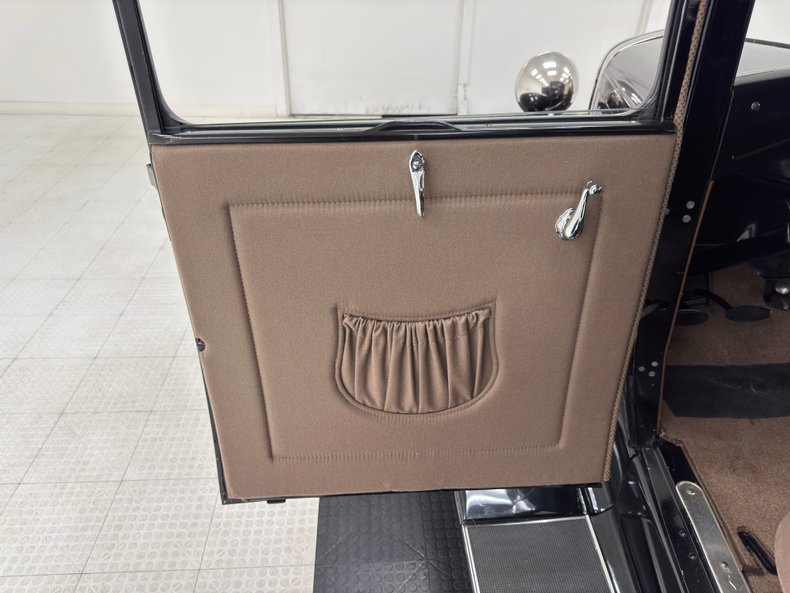 Ford-Model-a-1930-Black-Brown-12