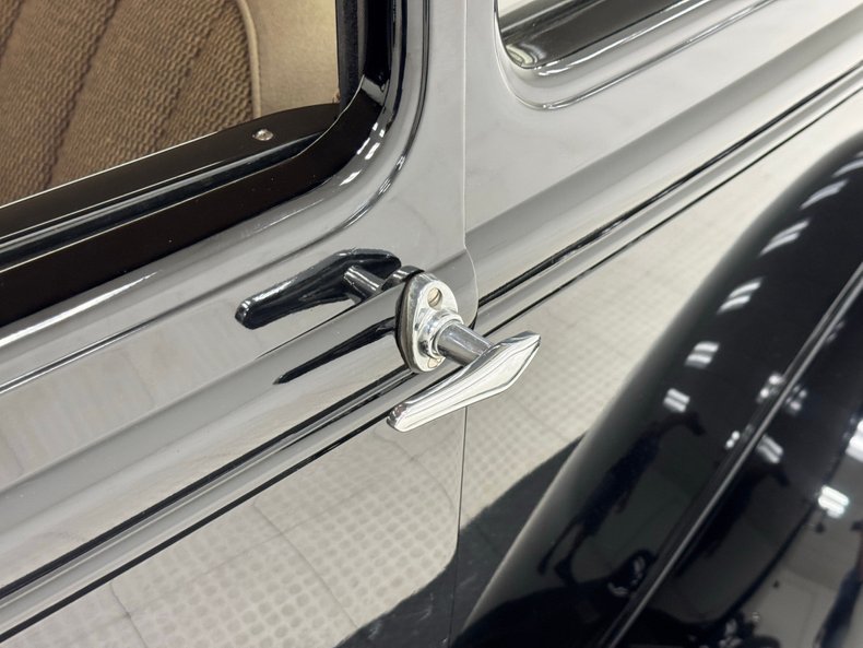 Ford-Model-a-1930-Black-Brown-17