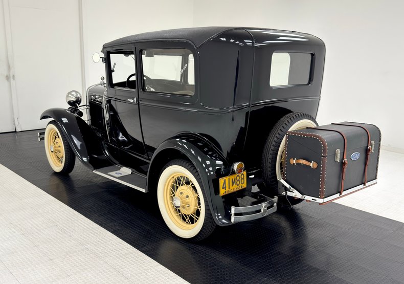 Ford-Model-a-1930-Black-Brown-2