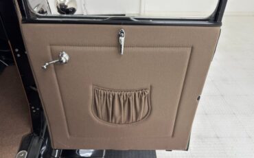 Ford-Model-a-1930-Black-Brown-27