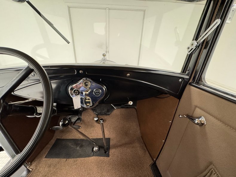 Ford-Model-a-1930-Black-Brown-35