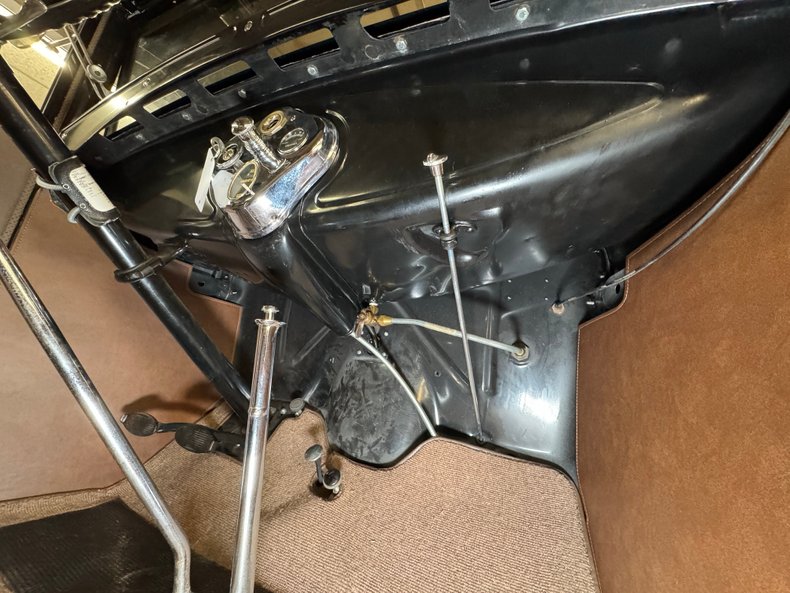 Ford-Model-a-1930-Black-Brown-38