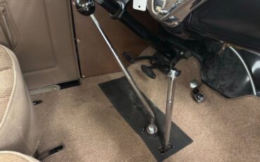 Ford-Model-a-1930-Black-Brown-39