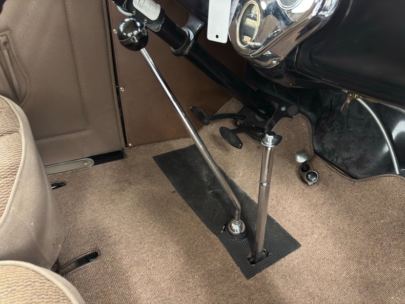 Ford-Model-a-1930-Black-Brown-39