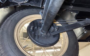 Ford-Model-a-1930-Black-Brown-43