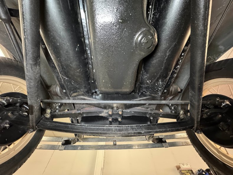 Ford-Model-a-1930-Black-Brown-49