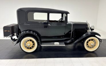 Ford-Model-a-1930-Black-Brown-5