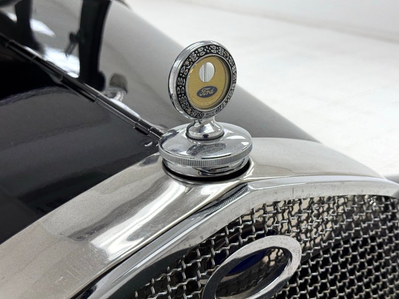 Ford-Model-a-1930-Black-Brown-9