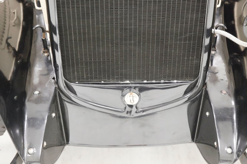 Ford-Model-a-1931-Beige-Black-10