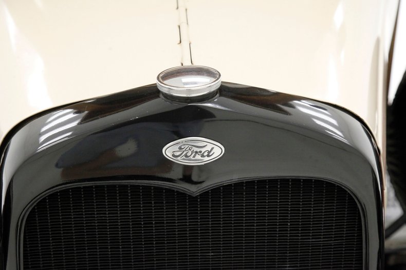 Ford-Model-a-1931-Beige-Black-11