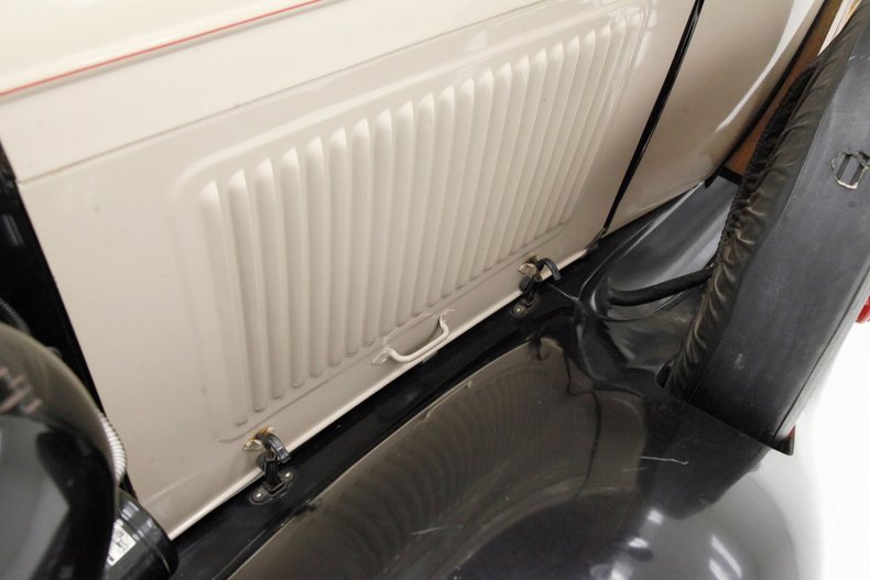 Ford-Model-a-1931-Beige-Black-13