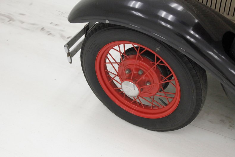 Ford-Model-a-1931-Beige-Black-18