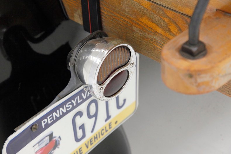 Ford-Model-a-1931-Beige-Black-19