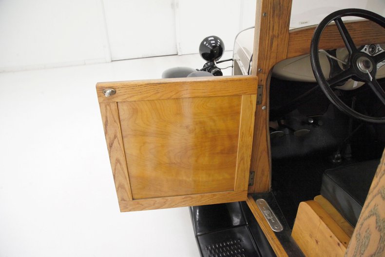 Ford-Model-a-1931-Beige-Black-20