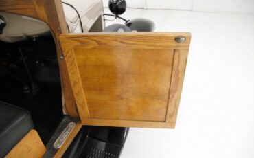 Ford-Model-a-1931-Beige-Black-21