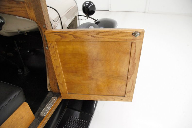 Ford-Model-a-1931-Beige-Black-21