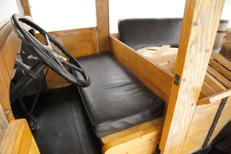 Ford-Model-a-1931-Beige-Black-22