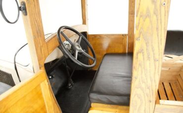 Ford-Model-a-1931-Beige-Black-23