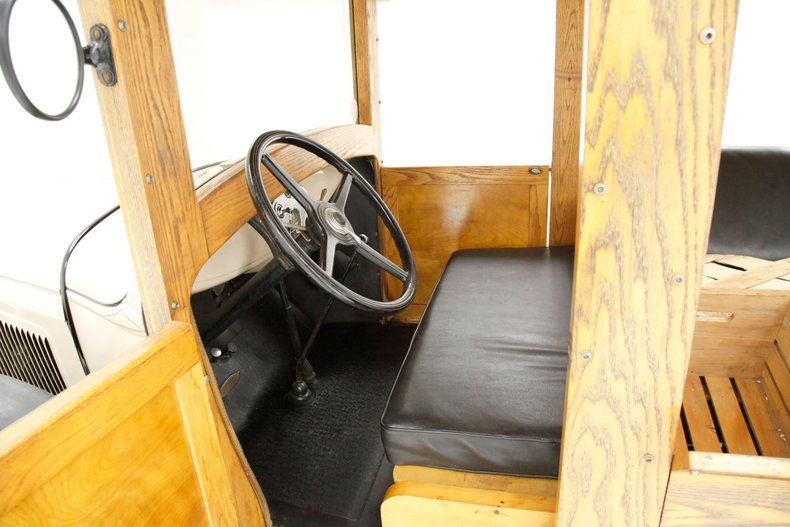 Ford-Model-a-1931-Beige-Black-23