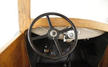 Ford-Model-a-1931-Beige-Black-24