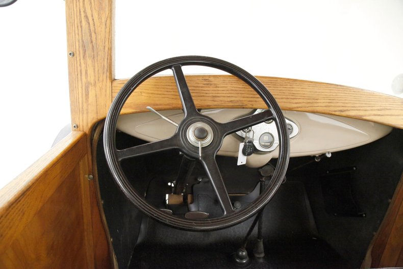 Ford-Model-a-1931-Beige-Black-24