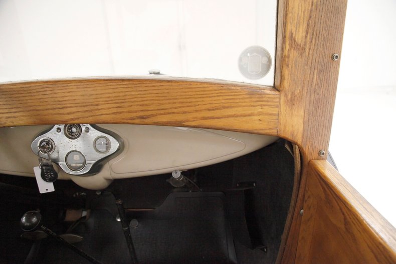 Ford-Model-a-1931-Beige-Black-28