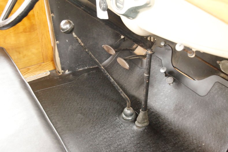 Ford-Model-a-1931-Beige-Black-29