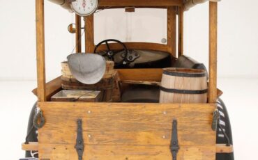 Ford-Model-a-1931-Beige-Black-3