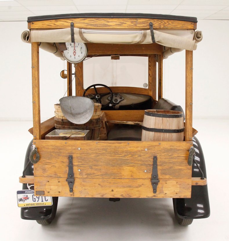 Ford-Model-a-1931-Beige-Black-3