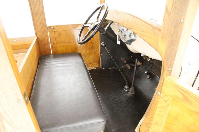 Ford-Model-a-1931-Beige-Black-30