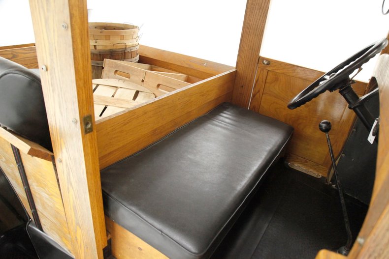 Ford-Model-a-1931-Beige-Black-31