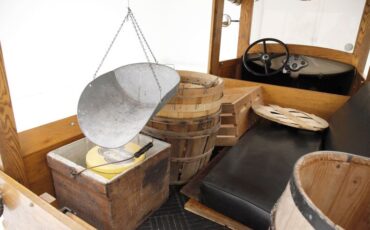 Ford-Model-a-1931-Beige-Black-32