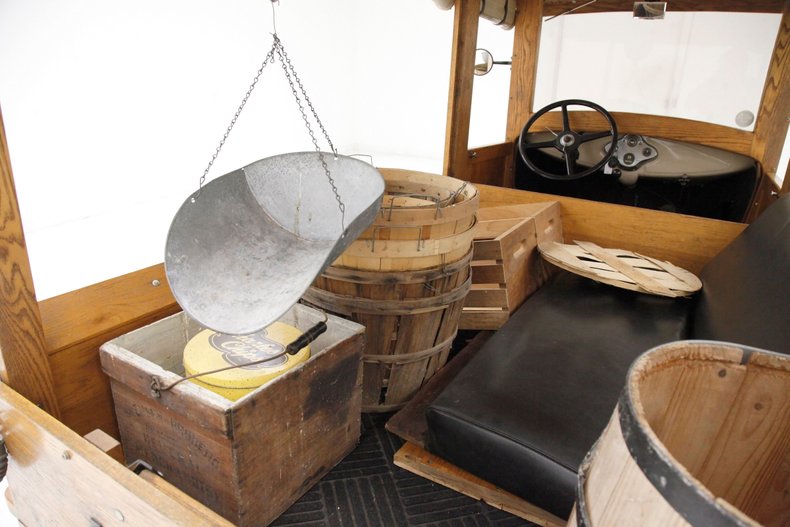 Ford-Model-a-1931-Beige-Black-32