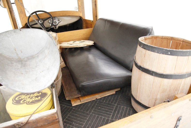 Ford-Model-a-1931-Beige-Black-33