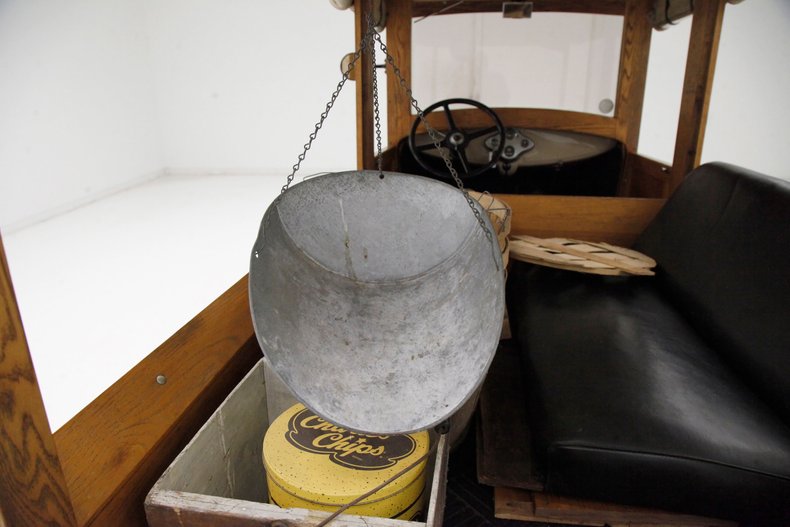 Ford-Model-a-1931-Beige-Black-34