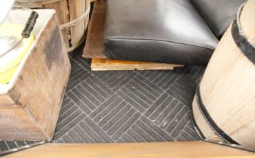 Ford-Model-a-1931-Beige-Black-35