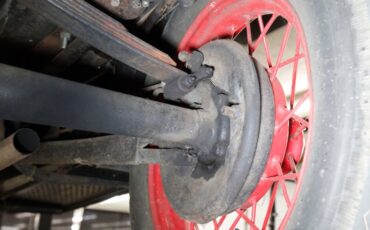 Ford-Model-a-1931-Beige-Black-45