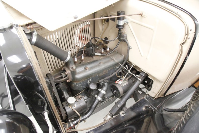 Ford-Model-a-1931-Beige-Black-7