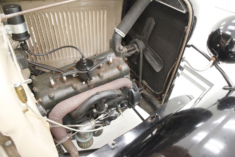 Ford-Model-a-1931-Beige-Black-9