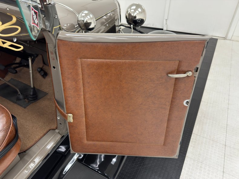 Ford-Model-a-1931-Copra-Drab-Dark-Saddle-43