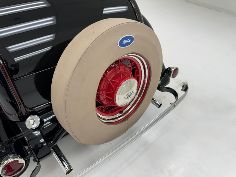 Ford-Model-b-1932-Black-Coffee-24