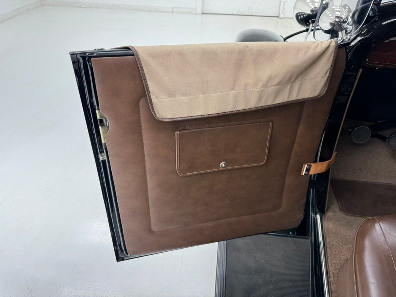 Ford-Model-b-1932-Black-Coffee-34