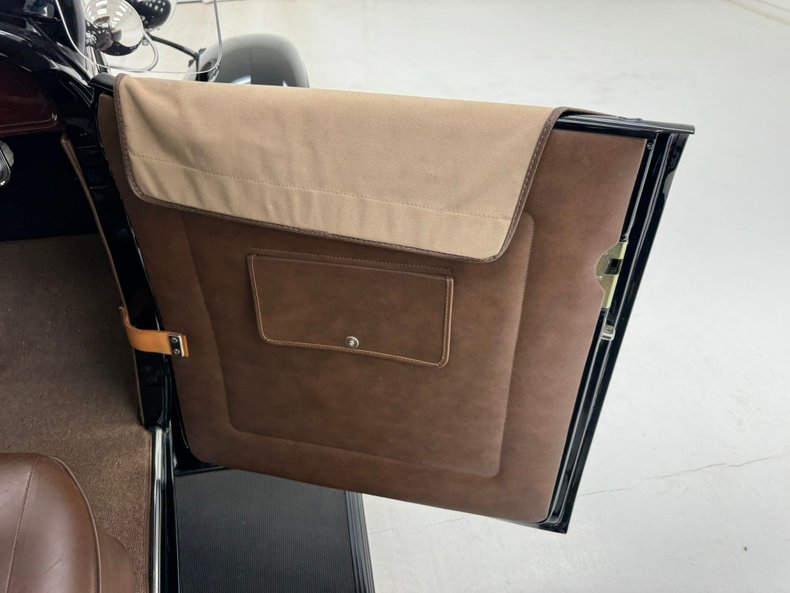 Ford-Model-b-1932-Black-Coffee-35