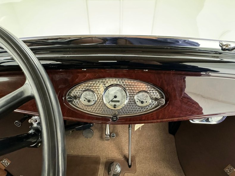 Ford-Model-b-1932-Black-Coffee-44