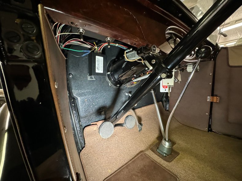 Ford-Model-b-1932-Black-Coffee-47