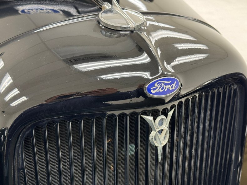 Ford-Model-bb-1932-Dark-Blue-Black-10