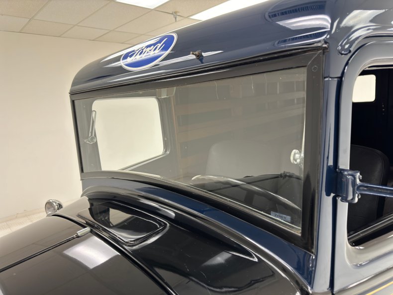 Ford-Model-bb-1932-Dark-Blue-Black-16