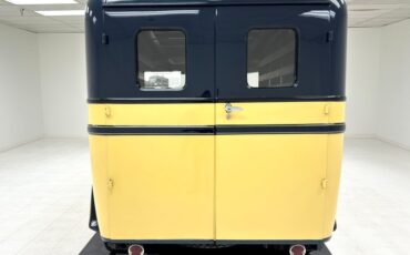 Ford-Model-bb-1932-Dark-Blue-Black-2